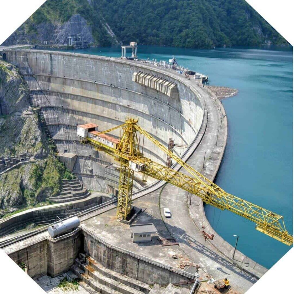 Grande Barragem de uma Usina Hidrelétrica