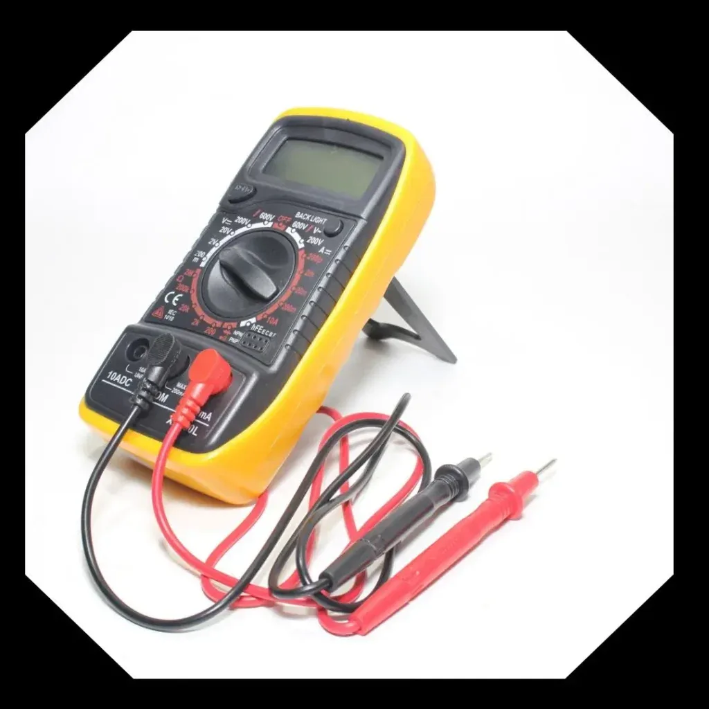 Equipametno para medições elétricas chamado multimetro.