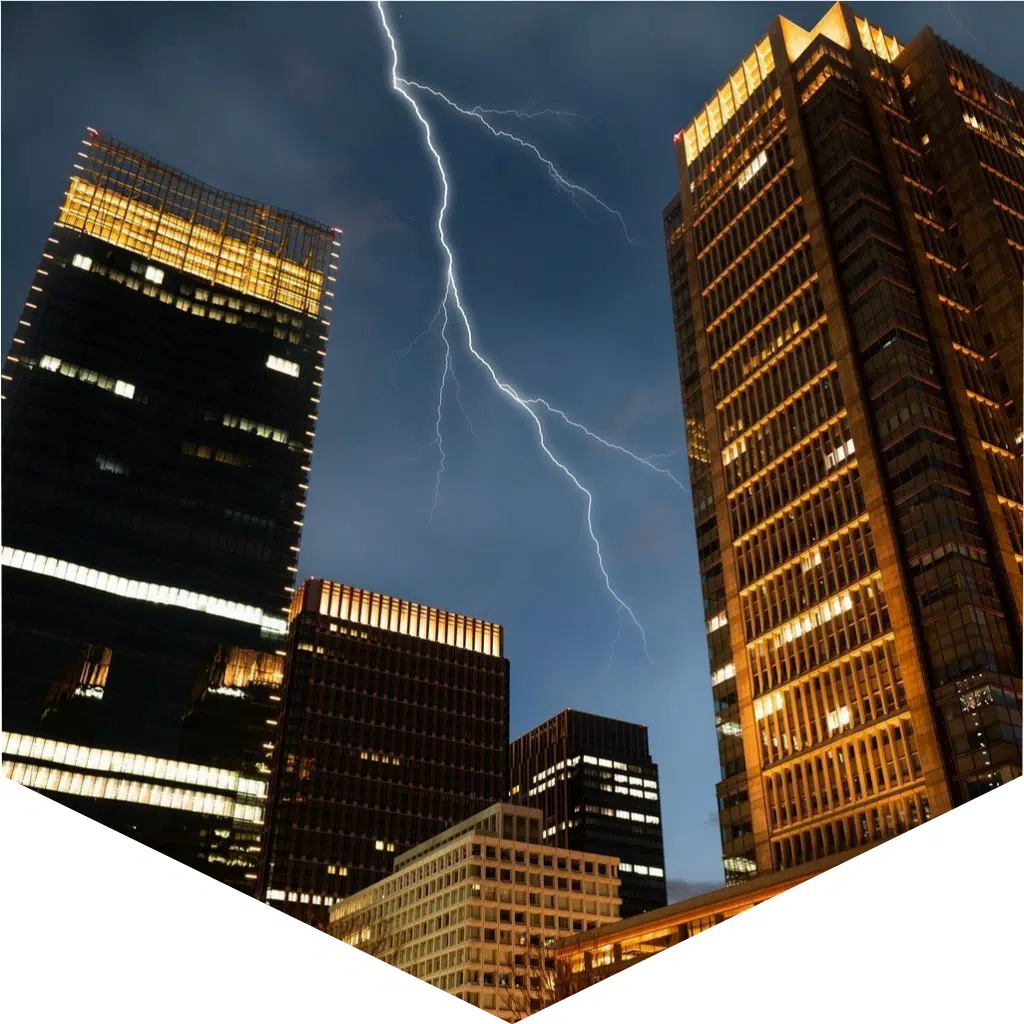 Raios atingindo prédios durante tempestade