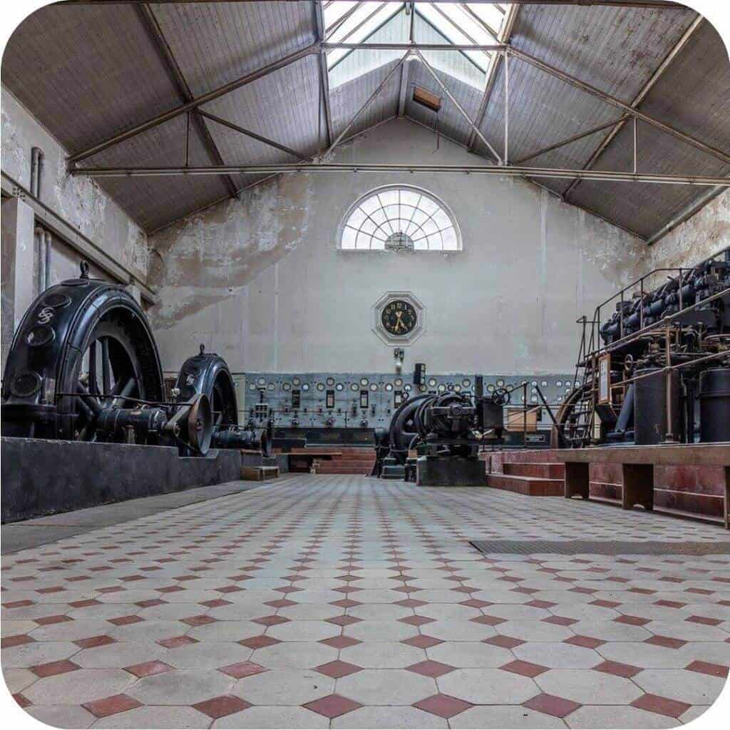 Sala de Usina Hidrelétrica Antiga