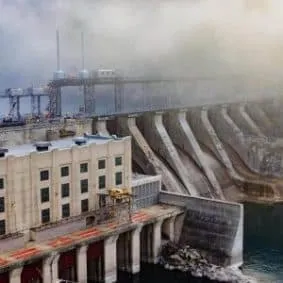Usina hidrelétrica em operação
