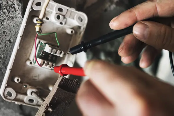 Inspeção e medição elétrica (foto 2) - Aplica Engenharia