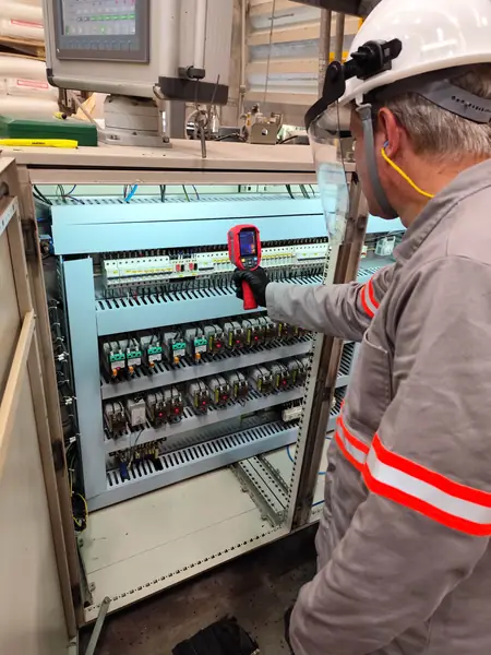 Inspeção termográfica em painéis elétricos - Aplica Engenharia