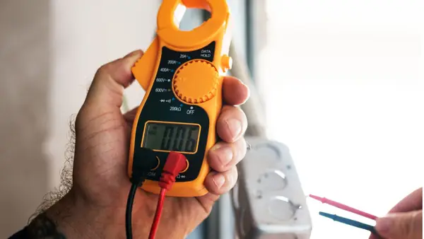 Medições elétricas (foto 1) - Aplica Engenharia