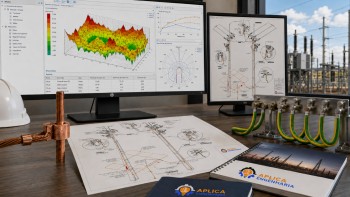 Modelagem 3D de malha de aterramento em monitor, com plantas do projeto sobre a mesa